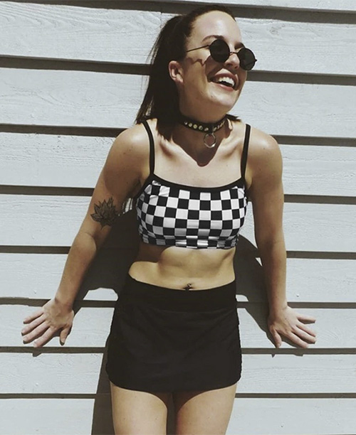 Cropped feminino xadrez preto e branco