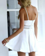 Vestido curto de alcinha com detalhe em renda