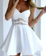 Vestido curto de alcinha com detalhe em renda