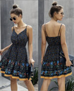 Vestido curto soltinho com estampa florida