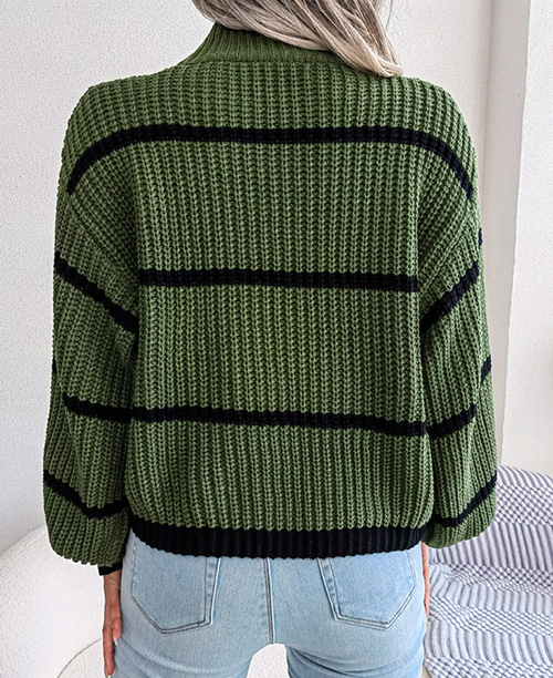 Suéter feminino listrado gola alta