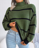 Suéter feminino listrado gola alta