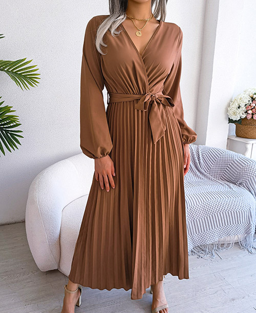Vestido longo plissado com manga longa