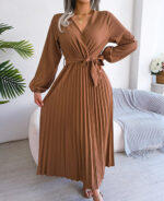 Vestido longo plissado com manga longa