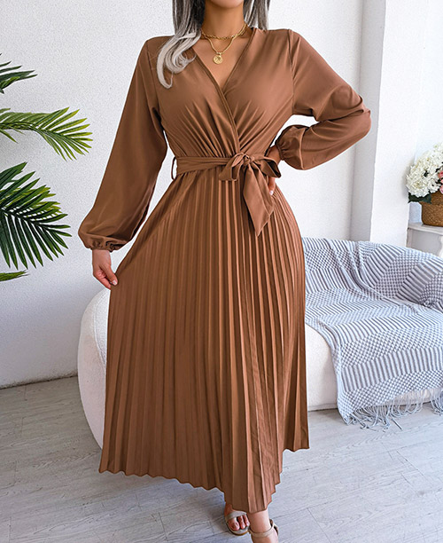 Vestido longo plissado com manga longa