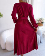 Vestido longo plissado com manga longa