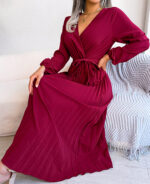 Vestido longo plissado com manga longa