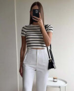 Blusa cropped feminina listrada preto e branco