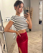Blusa cropped feminina listrada preto e branco